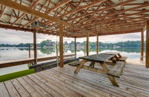 Blountville House | Waterfront Bristol Area Retreat with Boat Dock
