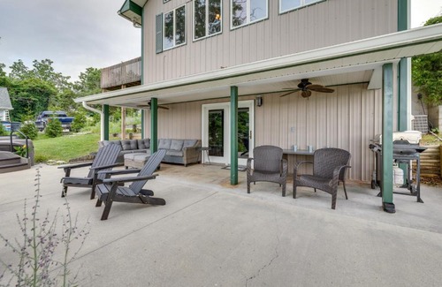 Blountville House | Waterfront Bristol Area Retreat with Boat Dock