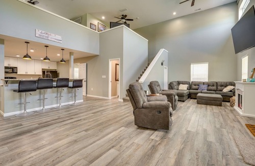 Nashport House | Waterfront Buckeye Lake Vacation Rental w/Hot Tub