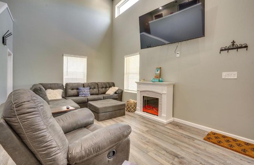 Nashport House | Waterfront Buckeye Lake Vacation Rental with Hot Tub