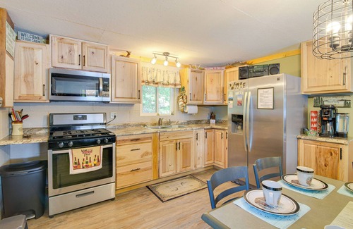 Cedarcreek Cabin | Waterfront Bull Shoals Lake Cabin w/Deck + Views!