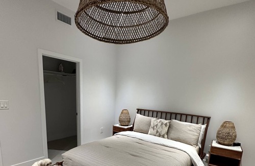 Riverside Park House | Waterfront Bungalow by Las Olas