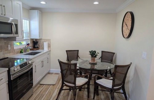 Bonita Shores Cottage | Waterfront Bungalow