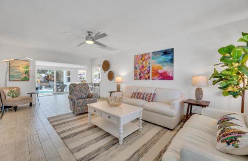 South New River Isles House | Waterfront Bungalow Heated Pool Pineapple Key