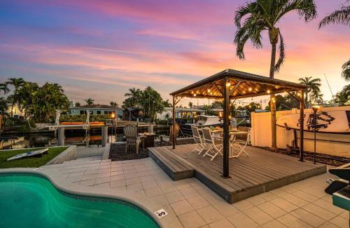 South New River Isles House | Waterfront Bungalow Heated Pool Pineapple Key