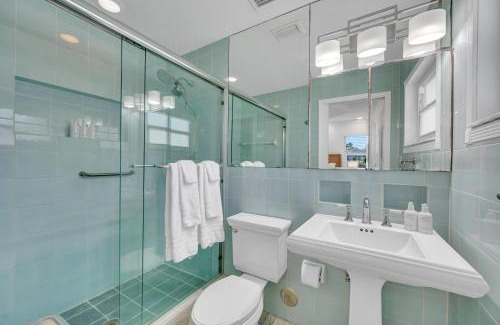 South New River Isles House | Waterfront Bungalow Heated Pool Pineapple Key