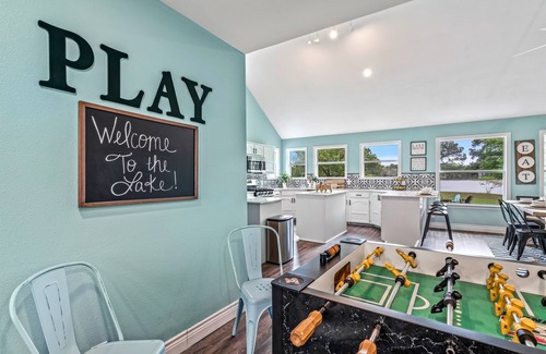 Wills Point House | Waterfront Bungalow! Kayaks | Dock