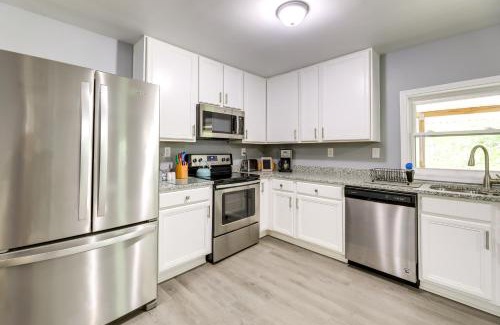 Burgaw House | Waterfront Burgaw Vacation Rental with Private Yard!