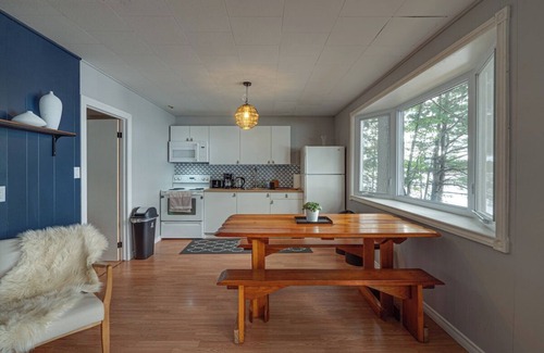 Algonquin Highlands Cabin | Waterfront Night Owl Cottage on Halls Lake