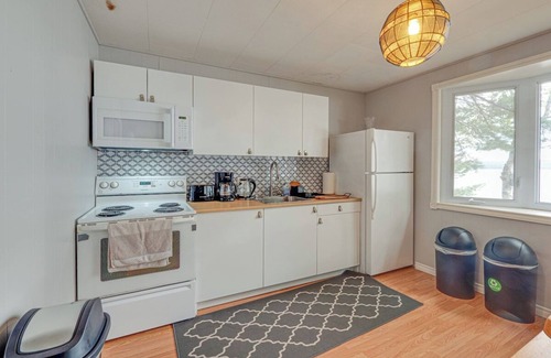 Algonquin Highlands Cabin | Waterfront Night Owl Cottage on Halls Lake