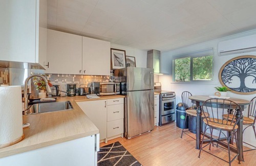 Algonquin Highlands Cabin | Waterfront Little Loon Cottage on Halls Lake