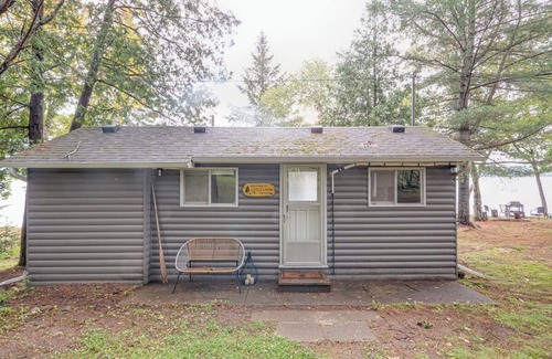 Algonquin Highlands Cabin | Waterfront Little Loon Cottage on Halls Lake
