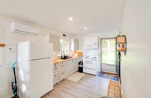 Algonquin Highlands Cabin | Waterfront Calming Nest Cottage on Halls Lake