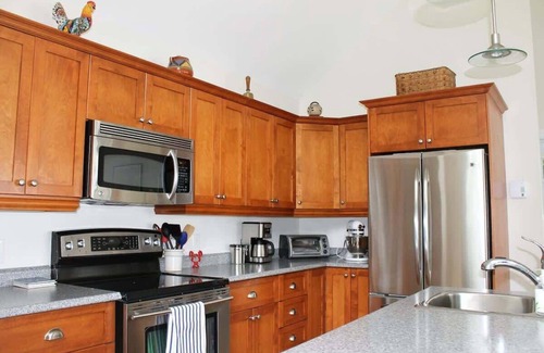 Hancock Point House | Waterfront, cabin, fire pit, romantic, hiking, heat/AC, Couples Cove Cottage