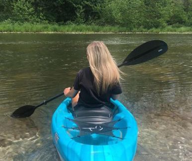 Tunkhannock House | WaterFront Cabin Hot Tub Kayaks Firepit Game Consoles