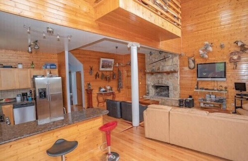 Newton Cabin | WATERFRONT CABIN