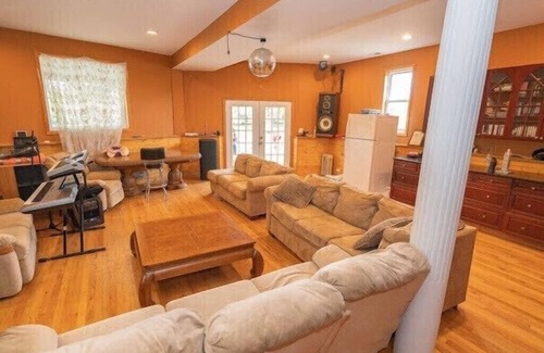 Newton Cabin | WATERFRONT CABIN