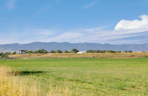 Sheridan House | Waterfront Cabin with Bighorn Mountain Views!