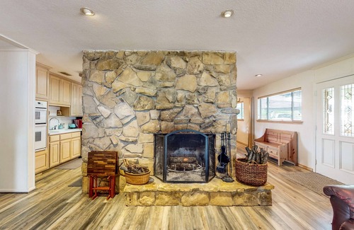 Frisco Cabin | Waterfront Cabin with Kayaks, Firepit, & Grill