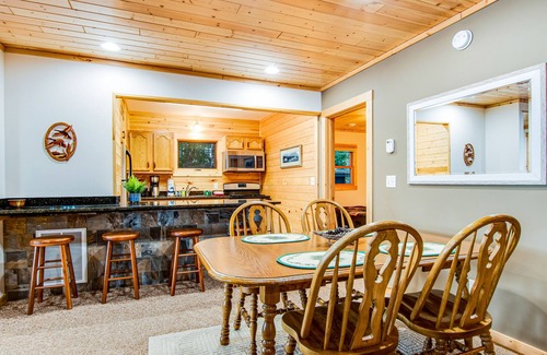 Sayner Condo | Waterfront cabin with Plum Lake views, private dock, beach access & kayaks