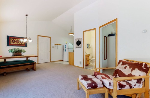 Carbondale Cabin | Waterfront cabins next to nature preserve - private hot tub & river views