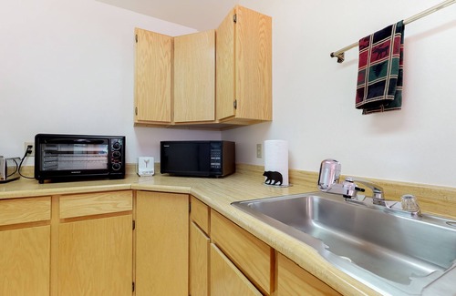 Carbondale Cabin | Waterfront cabins next to nature preserve - private hot tub & river views