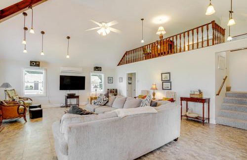 Cambridge House | Waterfront Cambridge Home Pool and Dock!