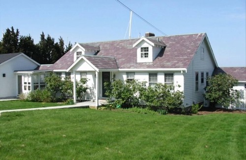 West Ferry House | Waterfront Cape, Beautiful Sunsets, Private Beach. The perfect winter rental.