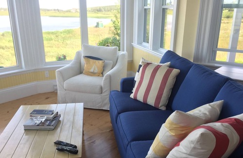 Kingsburg House | Waterfront cape walk to two long, sandy beaches in pastoral seaside settlement