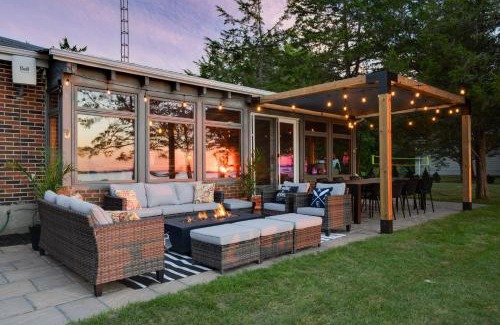 North Port House | Waterfront Casa in wine County with SAUNA and HOT TUB