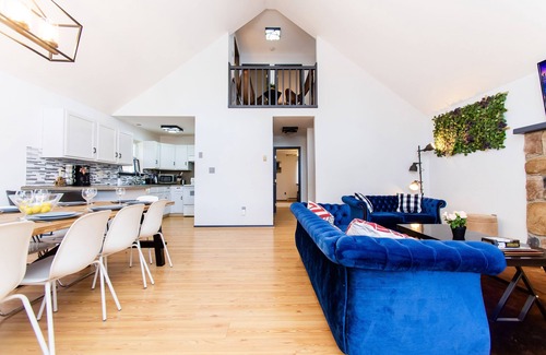 East Stroudsburg Villa | Waterfront Chalet W hot-tub & Pool by RedAwning