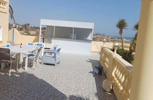 Zarzis Villa | WATERFRONT CHATEAU WITH LARGE SWIMMING POOL