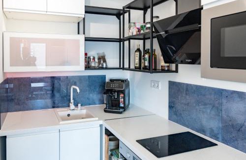 Obuda Apartment | Waterfront City apt Buda Hills Views&Free parking