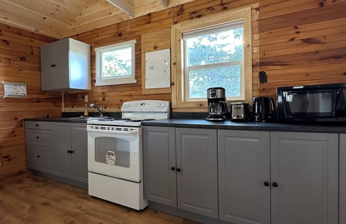 Stanhope Cottage | Waterfront Club House-up to 10 people-new renovations