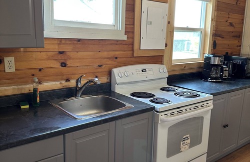 Stanhope Cottage | Waterfront Club House-up to 10 people-new renovations
