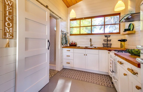 Midway Apartment | Waterfront Colonels Island Vacation Rental Studio!