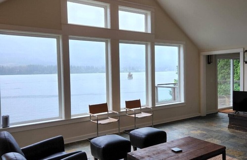 Stevenson House | Waterfront "Columbia Gorge River House" Private Water Access, Stunning Views!