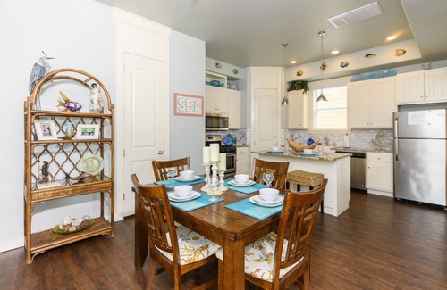 Sailhouse House | Waterfront community with its own private beach and fishing pier.