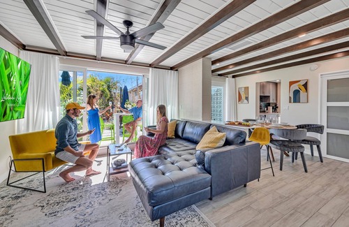 Coral Ridge Villa | Waterfront Compound/2 Heated Pools/SaltAire & Lime Keys