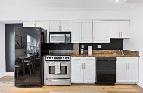 Hendricks and Venice Isles Apartment | Waterfront Condo Near Las Olas and Beach