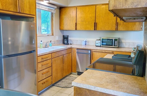 Sandpoint Condo | Waterfront Condo AC Boat Slip Downtown