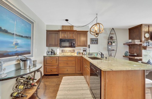Charlevoix Condo | Waterfront Condo | Amazing Balcony Views | Pool, Hot Tub, Sauna | Sleeps 4