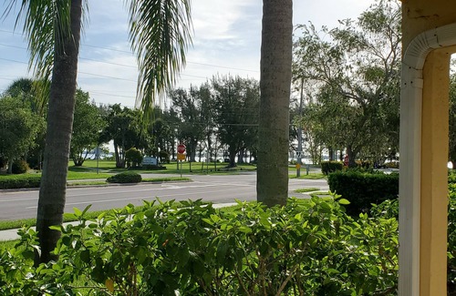 Caloosahatchee Condo | Waterfront condo close to everything S.E. Cape Coral. Excellent location.