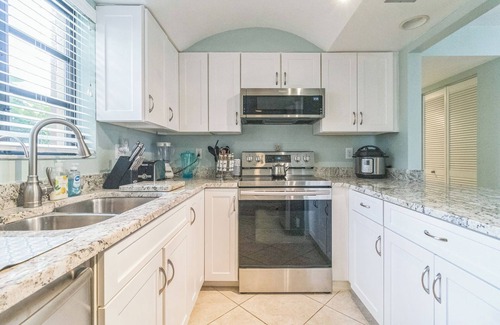 Punta Gorda Apartment | Waterfront Condo l Dock & Near Fisherman’s Village