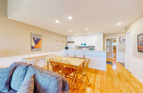 Glen Arbor Condo | Waterfront condo near skiing with beach access, on-site golf & fireplace