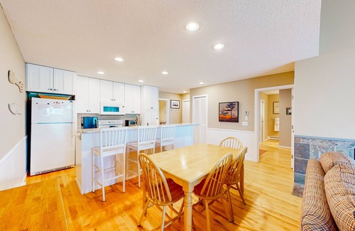 Glen Arbor Condo | Waterfront condo near skiing with beach access, on-site golf & fireplace