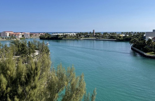 Grand Bahama Yacht Club Condo | Waterfront Condo near Port Lucaya Market, Lucayan Beach, Taino Beach & Resort.