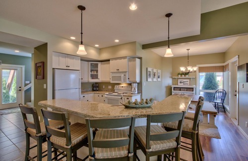 Scotch Creek Condo | Waterfront Condo on Shuswap Lake