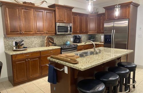 Sicamous Condo | Waterfront condo on Mara Lake w/Hot Tub and Pool