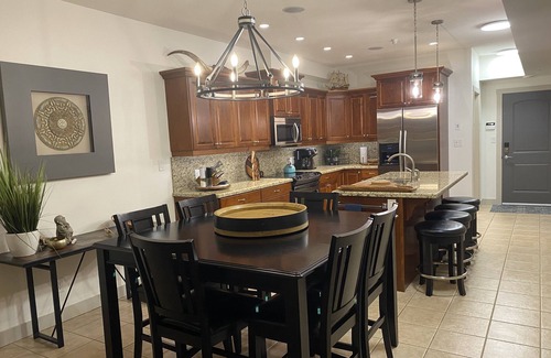 Sicamous Condo | Waterfront condo on Mara Lake w/Hot Tub and Pool
